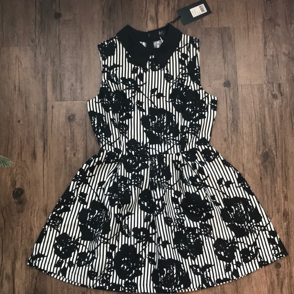 Run small.Will fit size small 2-4.